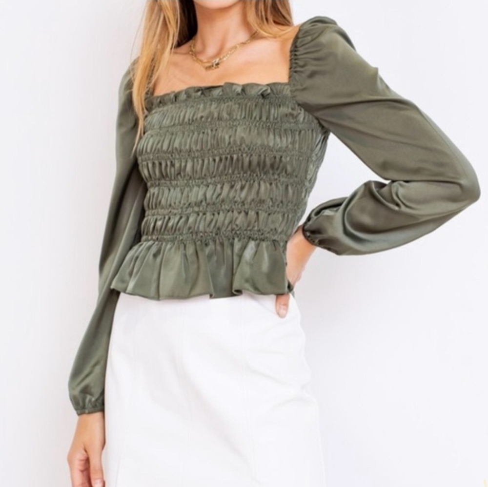 Le lis milk maid long sleeve satin top womens large olive green smocked feminine
